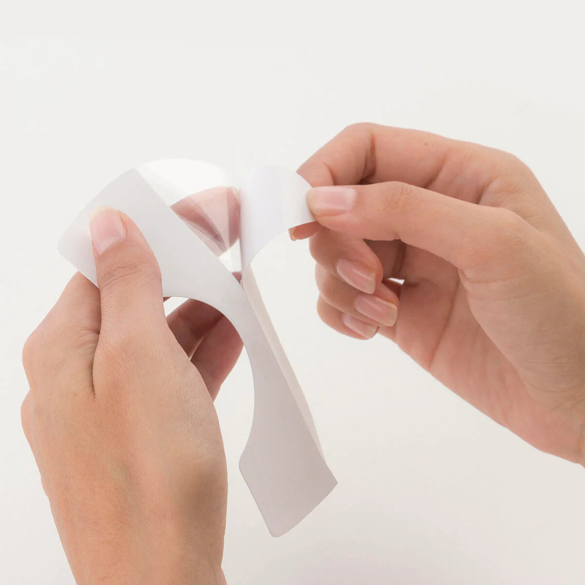 Plasturi transparenți pentru ridicarea sânilor